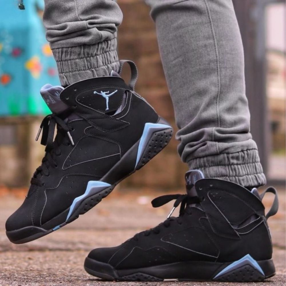 Air Jordan 7 Retro Chambray in Black Blue - product image from the listing.