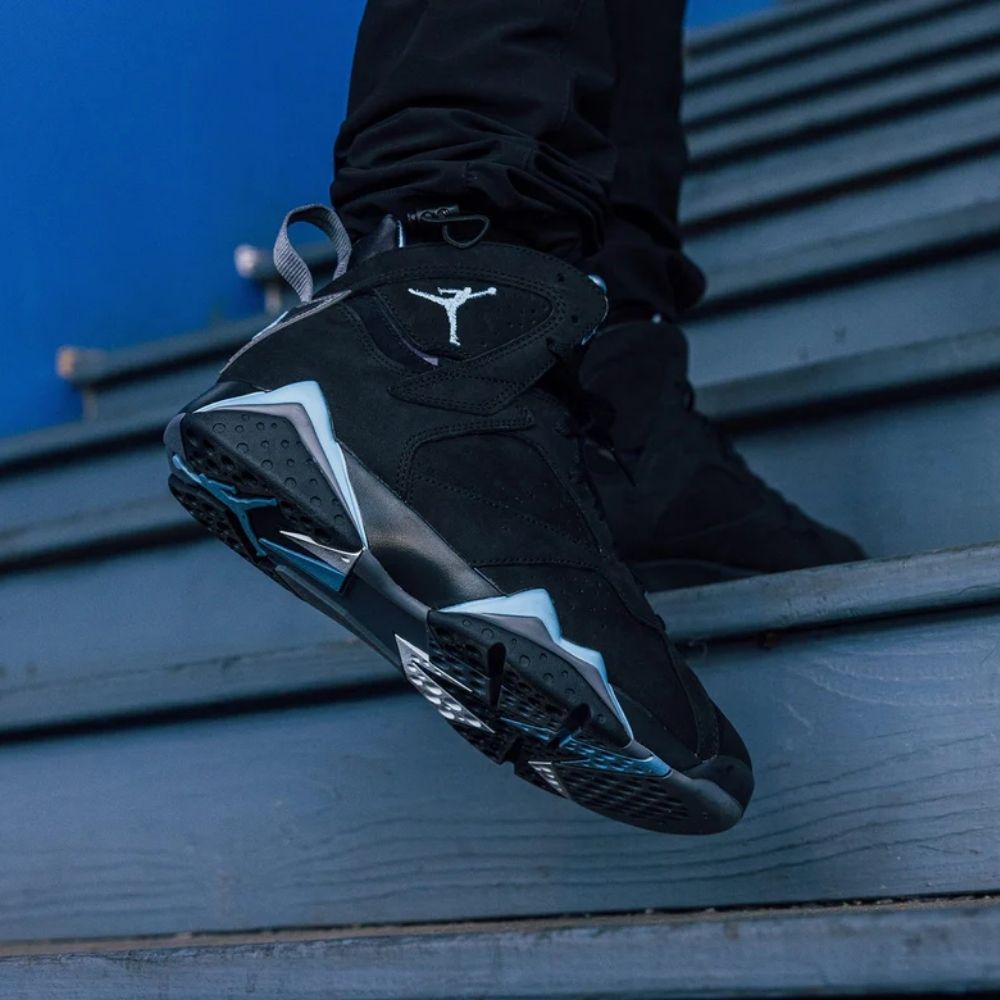 Air Jordan 7 Retro Chambray in Black Blue - product image from the listing.