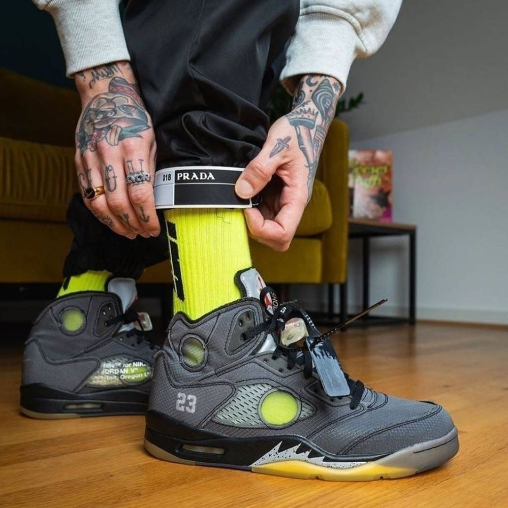 x Off White Muslin - Air Jordan 5 Retro SP - product image from the listing.