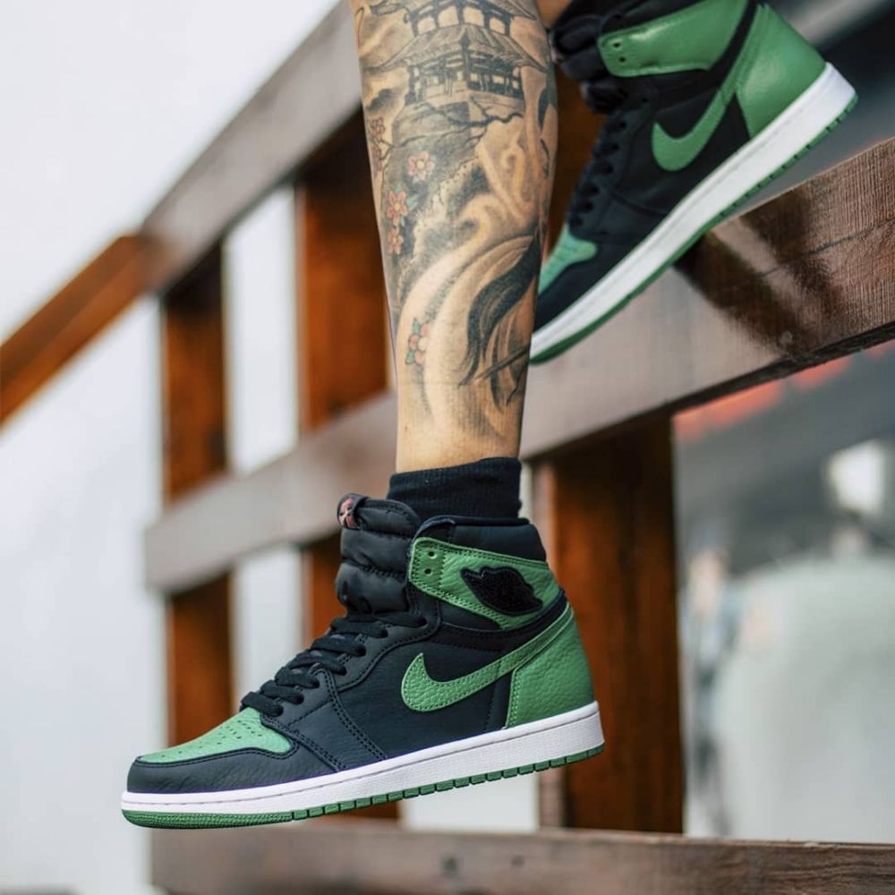 Air Jordan 1 Retro High Pine in Green Black - product image from the listing.