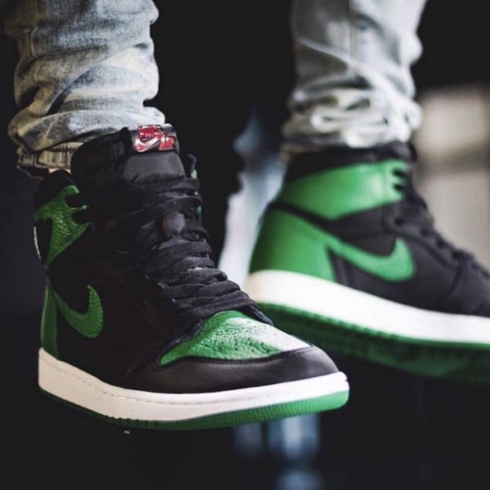 Air Jordan 1 Retro High Pine in Green Black - product image from the listing.