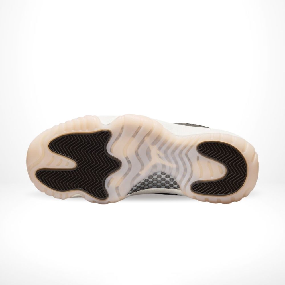 Neapolitan - Air Jordan 11 Retro - product image from the listing.