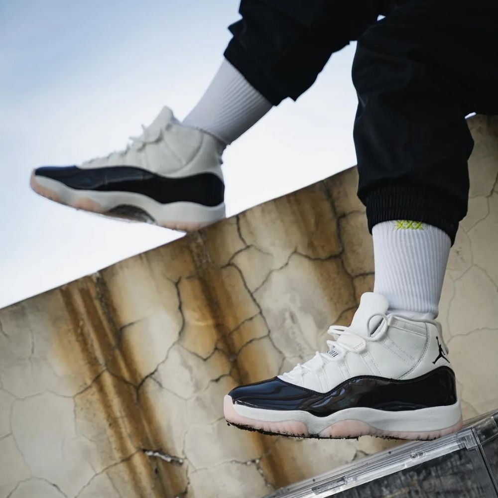 Neapolitan - Air Jordan 11 Retro - product image from the listing.