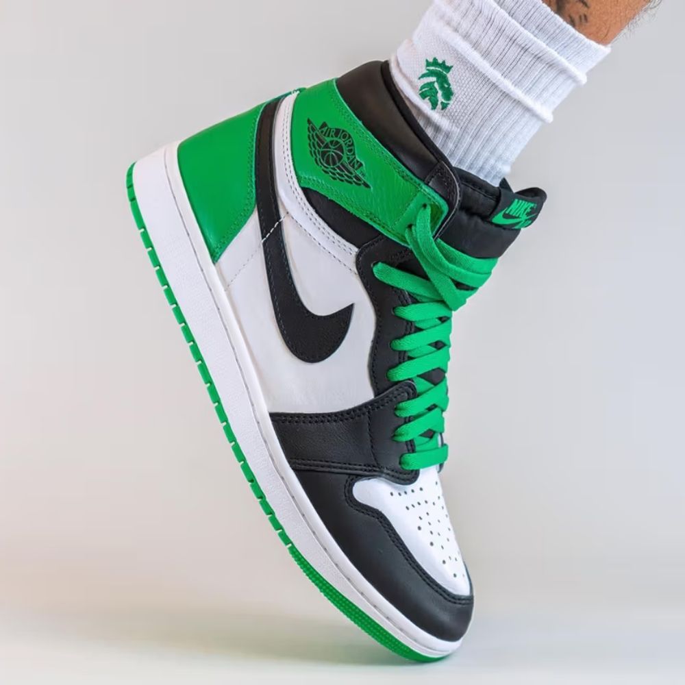 Air Jordan 1 Retro High OG Lucky in Green Black - product image from the listing.