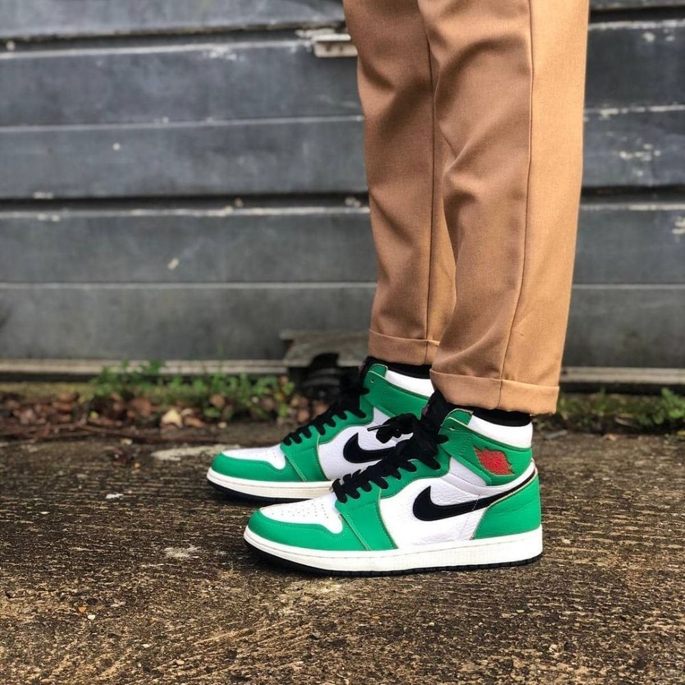 Air Jordan 1 Retro High OG Lucky in Green Black - product image from the listing.