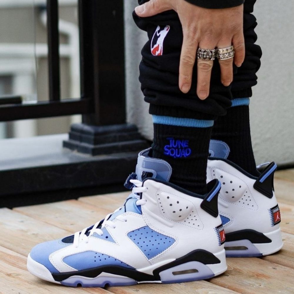 Air Jordan 6 Retro in University Blue - product image from the listing.