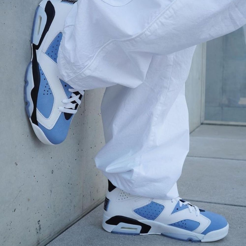 Air Jordan 6 Retro in University Blue - product image from the listing.