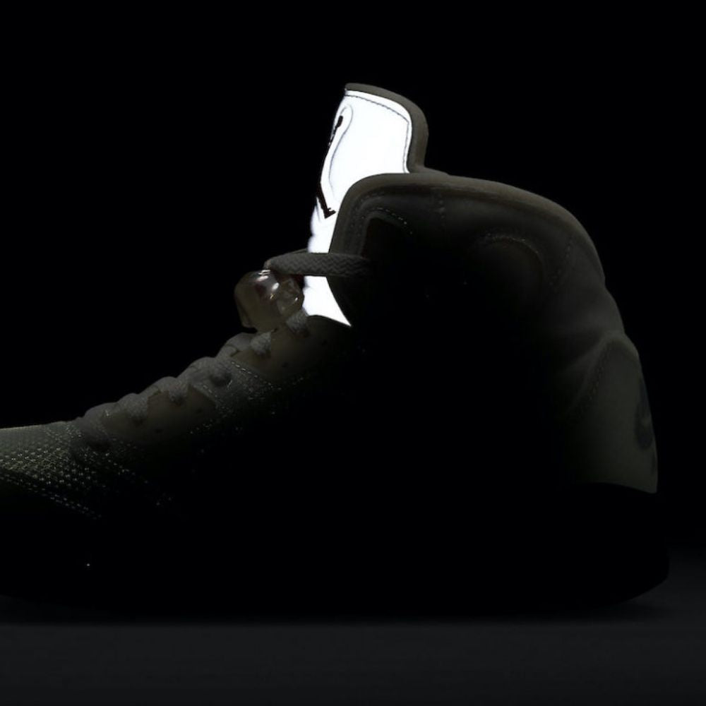 Air Jordan 9 Retro UNC in Midnight Navy - product image from the listing.