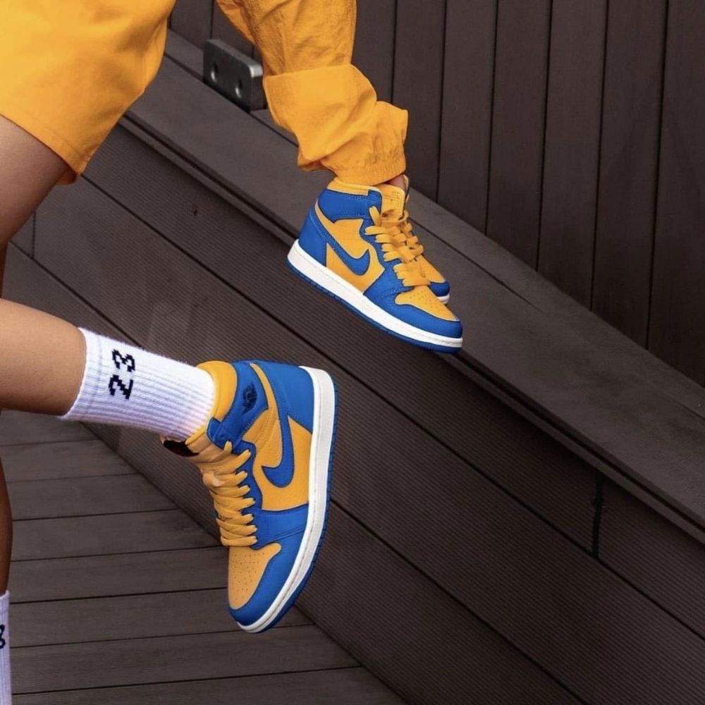 Reverse Laney Varsity Maize - Air Jordan 1 Retro High OG - product image from the listing.