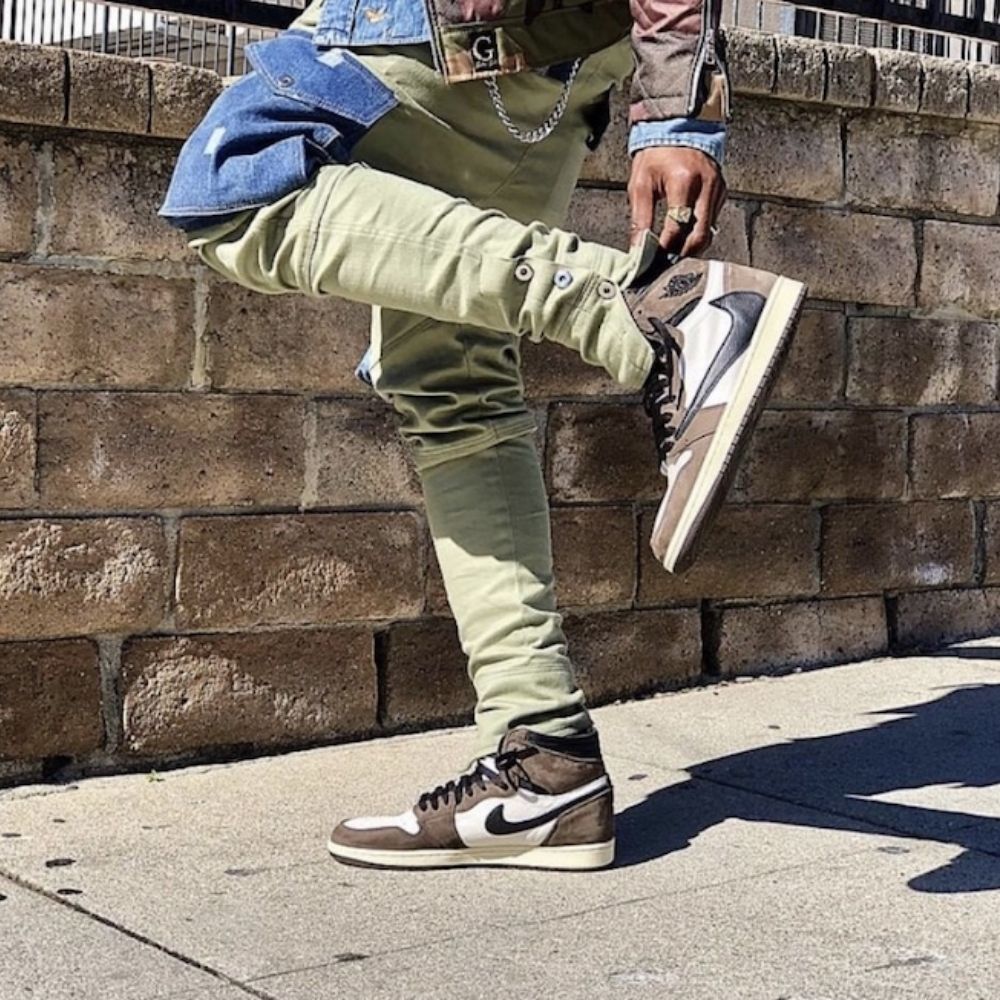 Air Jordan 1 Retro High OG x Travis Scott in Mocha - product image from the listing.