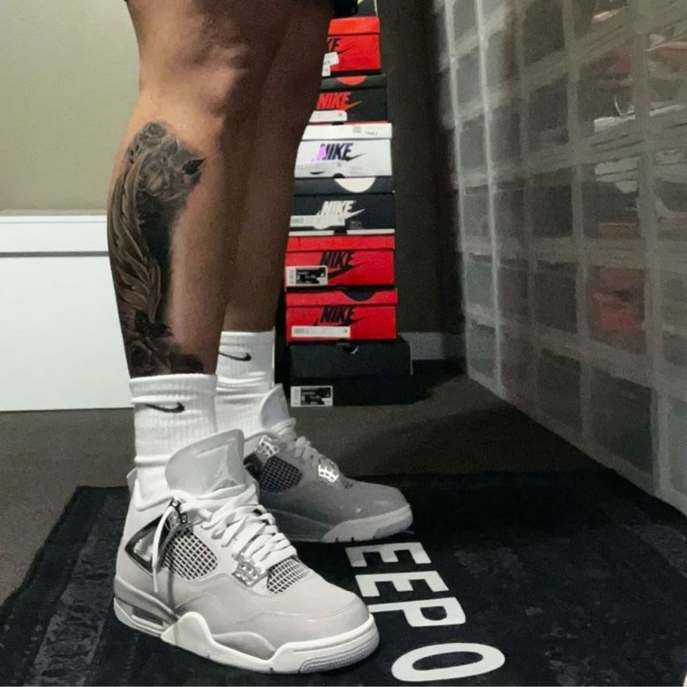 Frozen Moments - Air Jordan 4 Retro - product image from the listing.