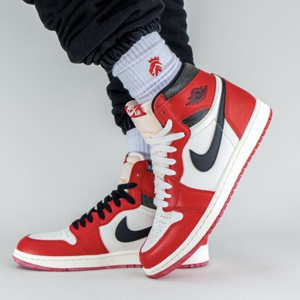 Air Jordan 1 Retro High OG Chicago Lost n Found in Red - product image from the listing.
