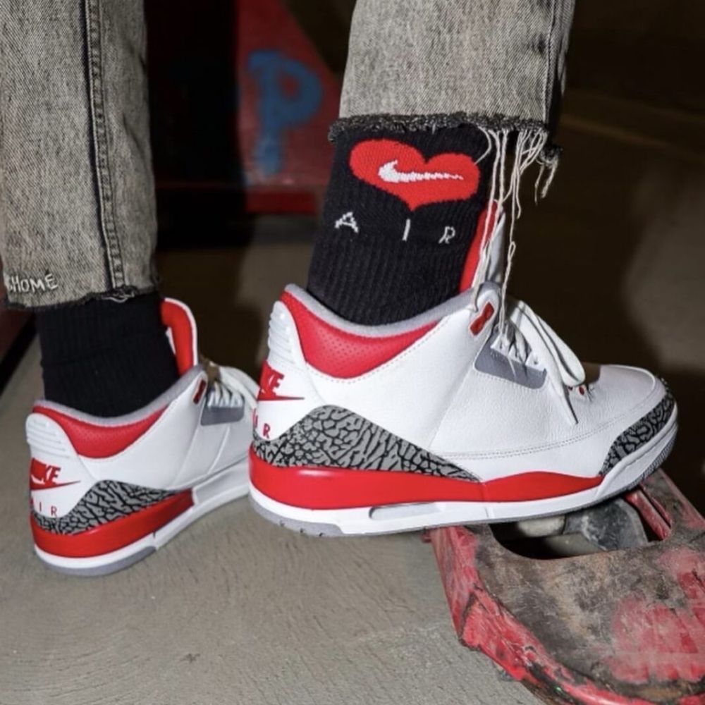 Fire Red - Air Jordan 3 Retro 2022 - product image from the listing.