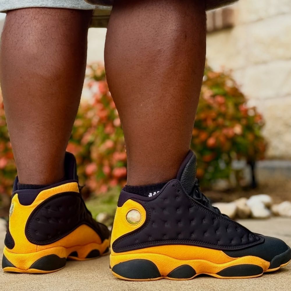 Air Jordan 13 Retro Melo Class of 2002 B-Grade in University Gold - product image from the listing.