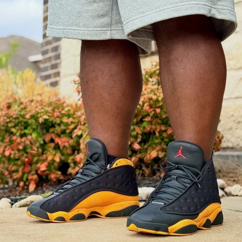 Air Jordan 13 Retro Melo Class of 2002 B-Grade in University Gold - product image from the listing.