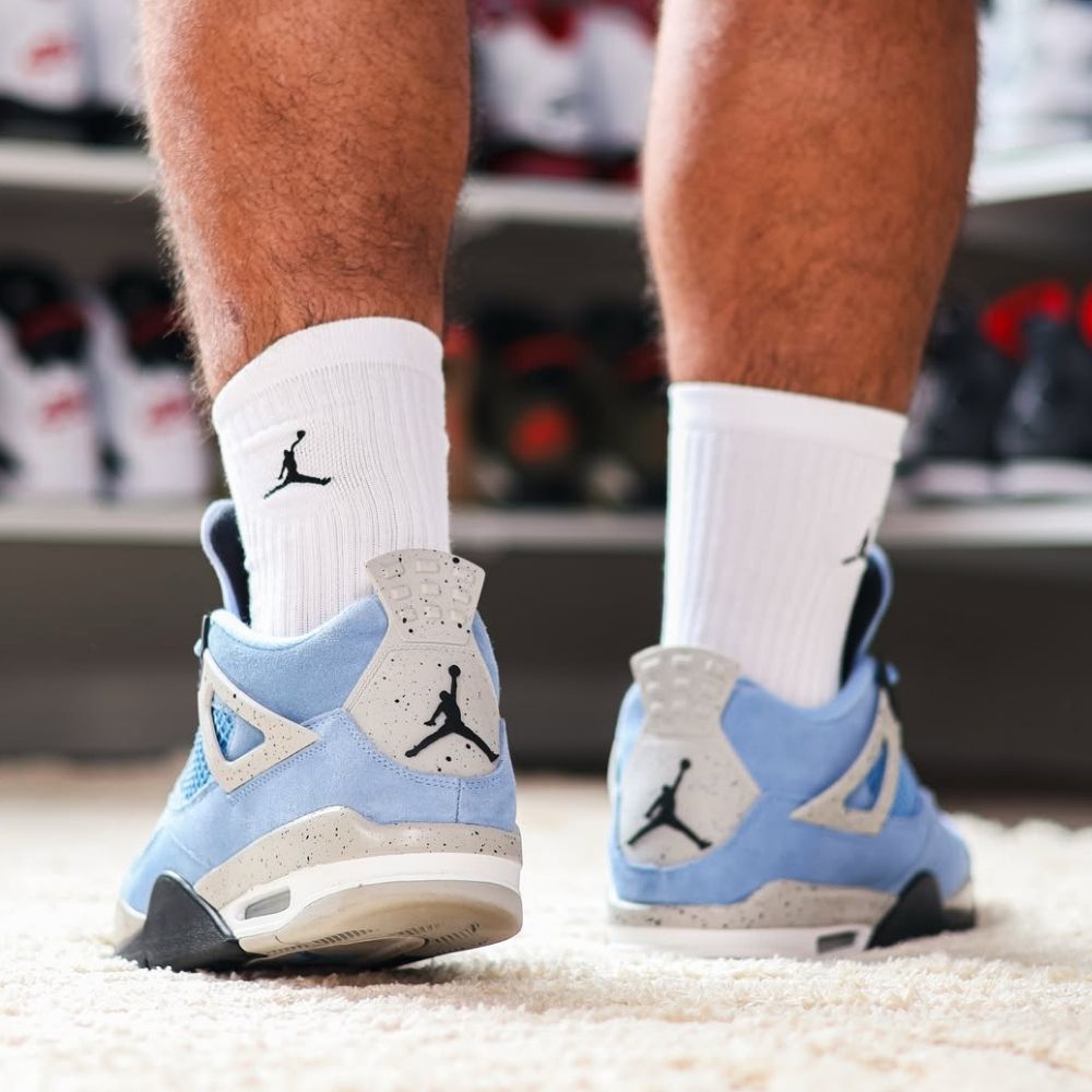 Air Jordan 4 Retro in University Blue - product image from the listing.
