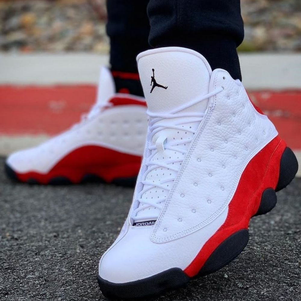 Chicago - Air Jordan 13 Retro OG - product image from the listing.
