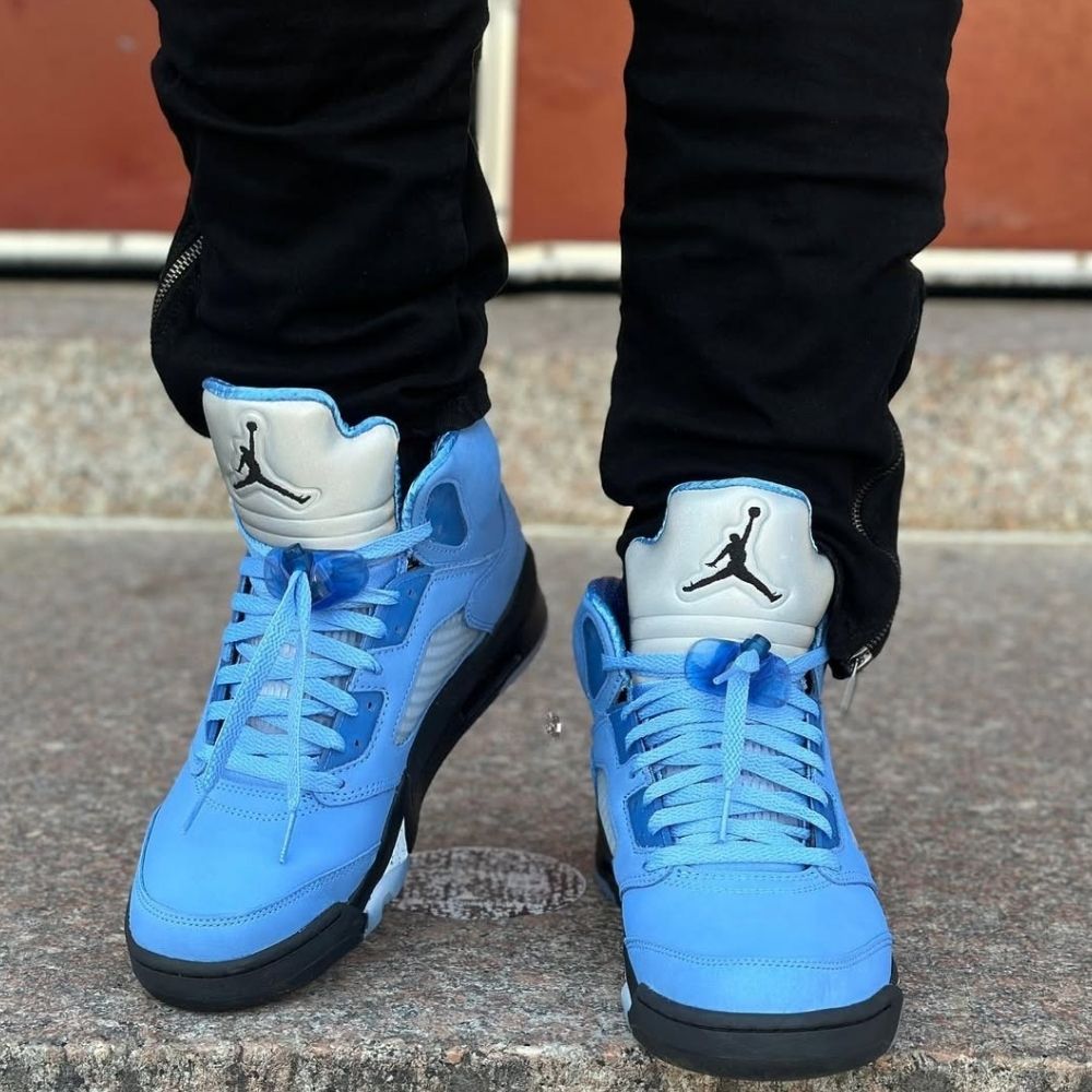 Air Jordan 5 Retro UNC in University Blue - product image from the listing.