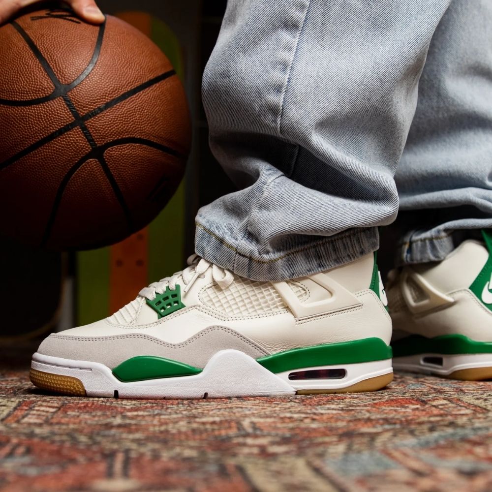 Air Jordan 4 Retro SP x Nike SB Pine in Green - product image from the listing.
