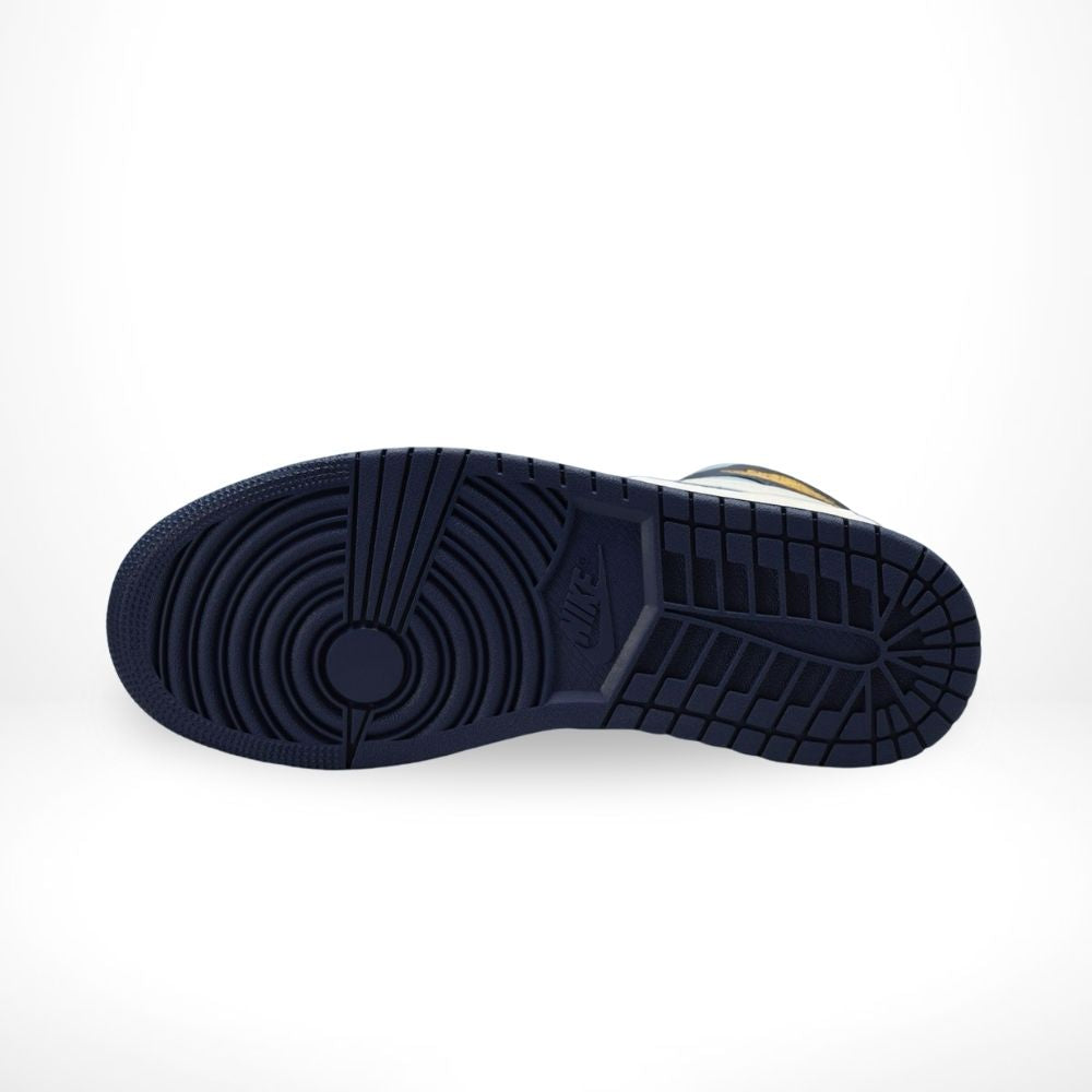 Air Jordan 1 Retro High OG in University Blue Midnight Navy - product image from the listing.