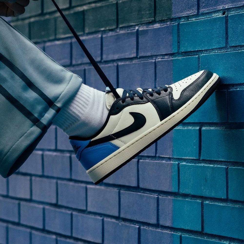 Jordan 1 Low OG Obsidian UNC in Blue Black - product image from the listing.