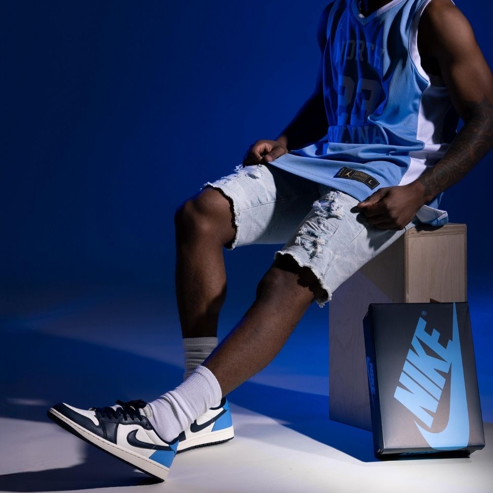 Jordan 1 Low OG Obsidian UNC in Blue Black - product image from the listing.