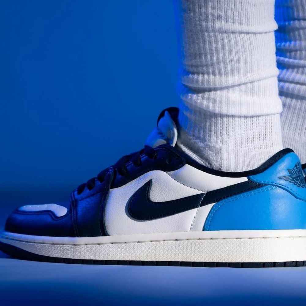 Jordan 1 Low OG Obsidian UNC in Blue Black - product image from the listing.