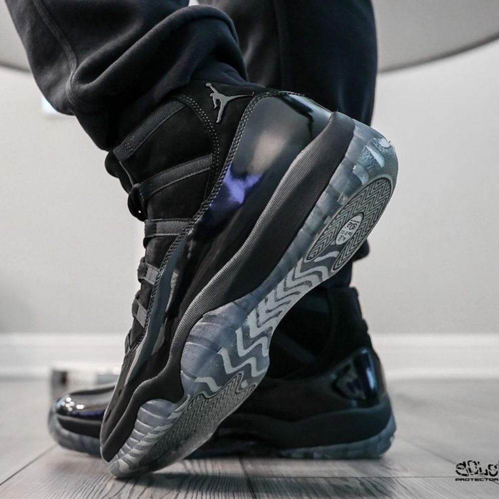 Cap and Gown - Air Jordan 11 Retro - product image from the listing.