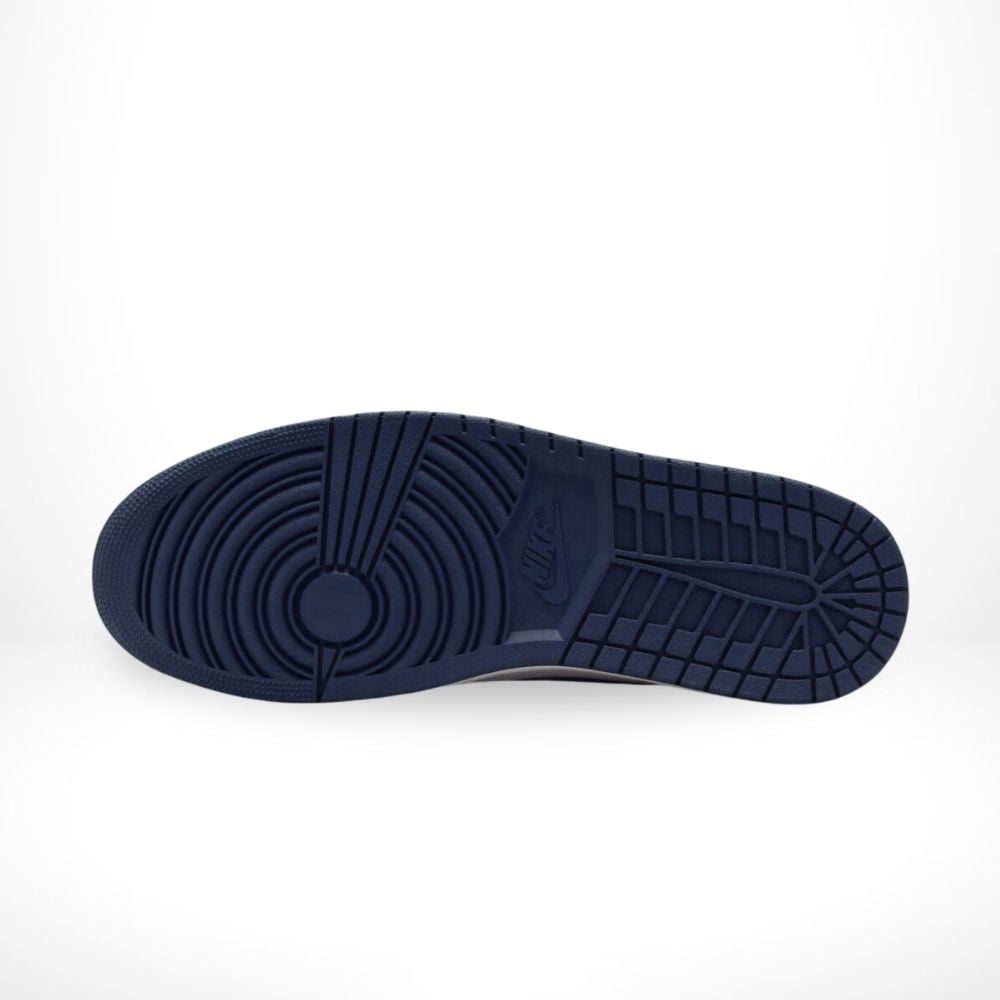 Air Jordan 1 Retro High OG in Midnight Navy - product image from the listing.