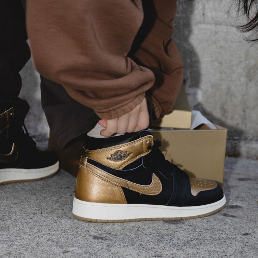 Air Jordan 1 Retro High OG in Metallic Gold Black - product image from the listing.