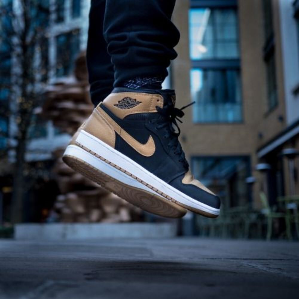 Air Jordan 1 Retro High OG in Metallic Gold Black - product image from the listing.