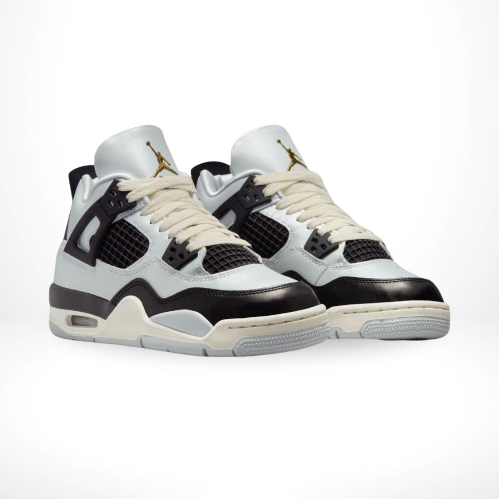 Air Jordan 4 GS in Pure Platinum - product image from the listing.
