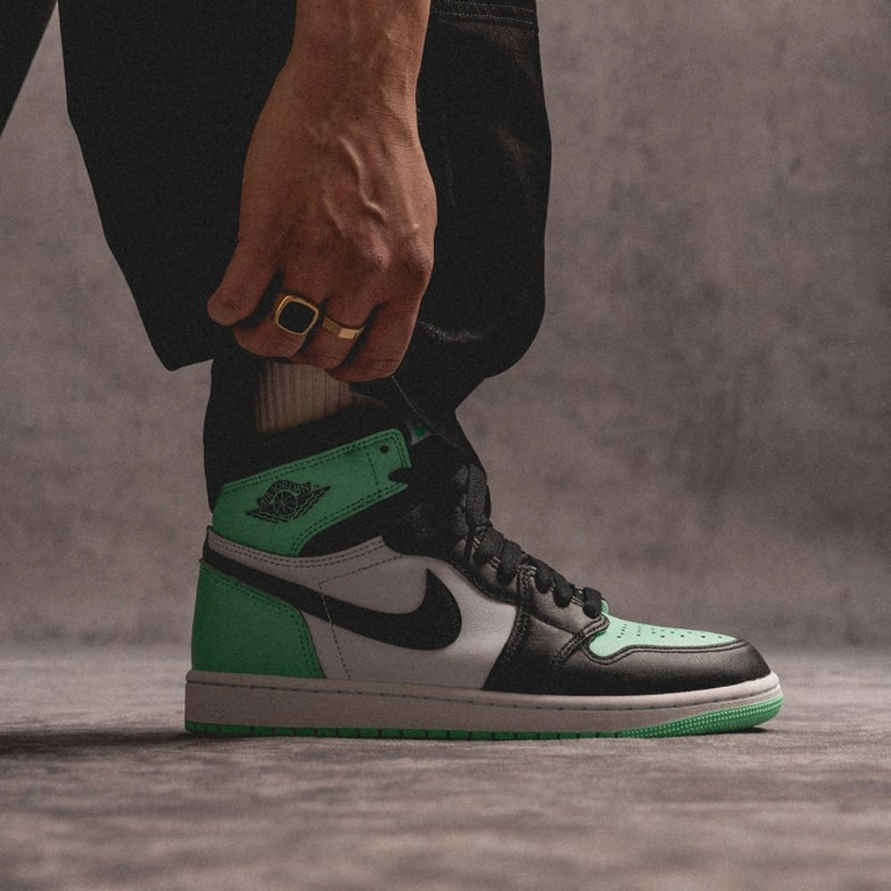 Green Glow - Air Jordan 1 Retro High OG - product image from the listing.