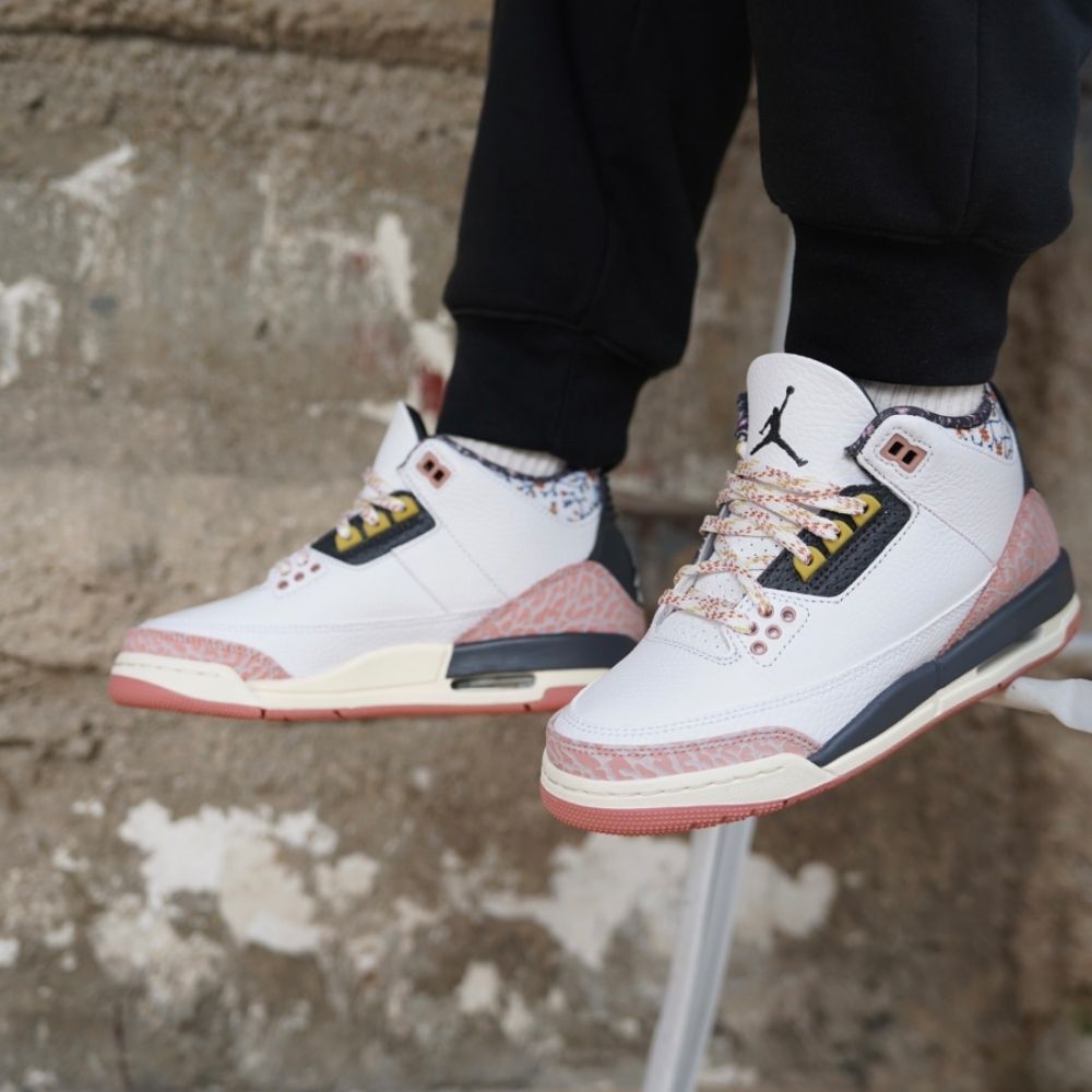 Red Stardust - Air Jordan 3 GS - product image from the listing.