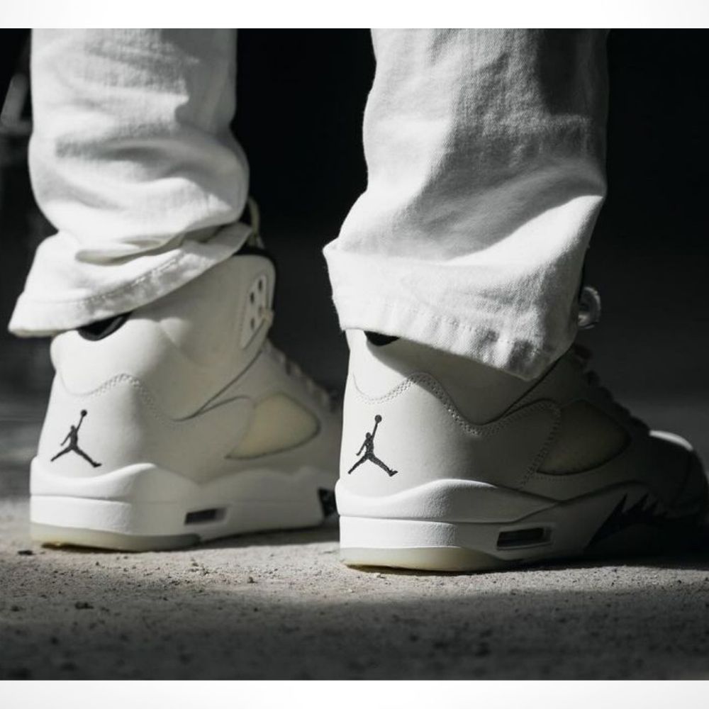 Air Jordan 5 Retro SE in Sail - product image from the listing.