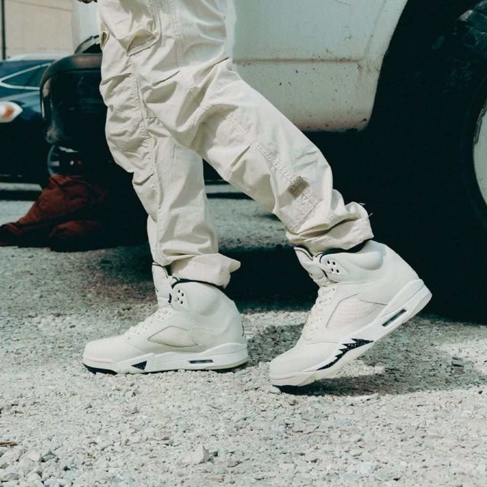 Air Jordan 5 Retro SE in Sail - product image from the listing.