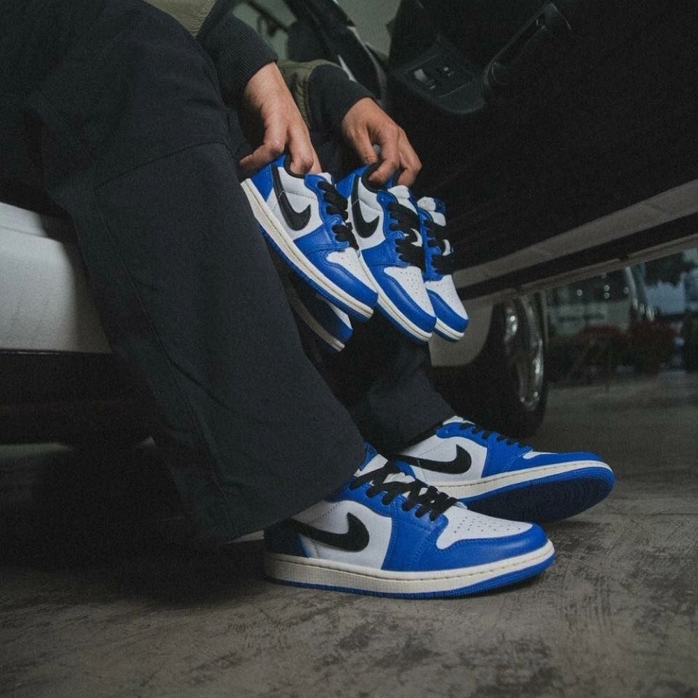 Air Jordan 1 Retro Low OG Game in Royal - product image from the listing.