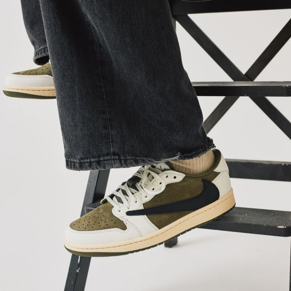 Air Jordan 1 Retro Low OG SP x Travis Scott Medium in Olive - product image from the listing.