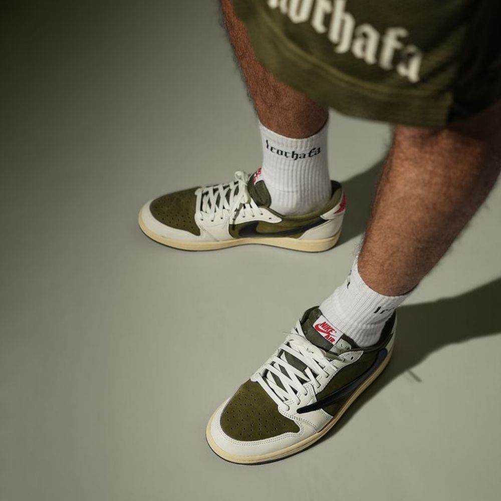 Air Jordan 1 Retro Low OG SP x Travis Scott Medium in Olive - product image from the listing.