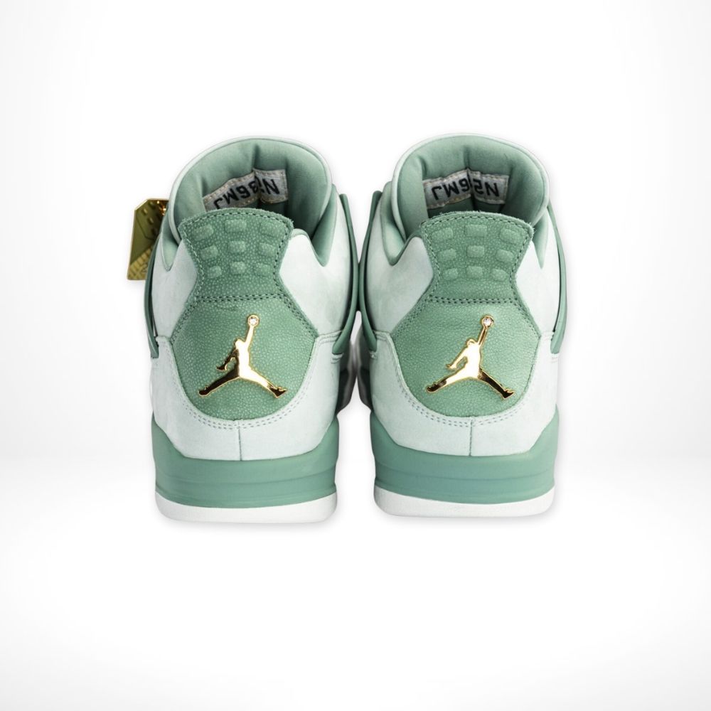 First Class WNBA PE - Air Jordan 4 - product image from the listing.