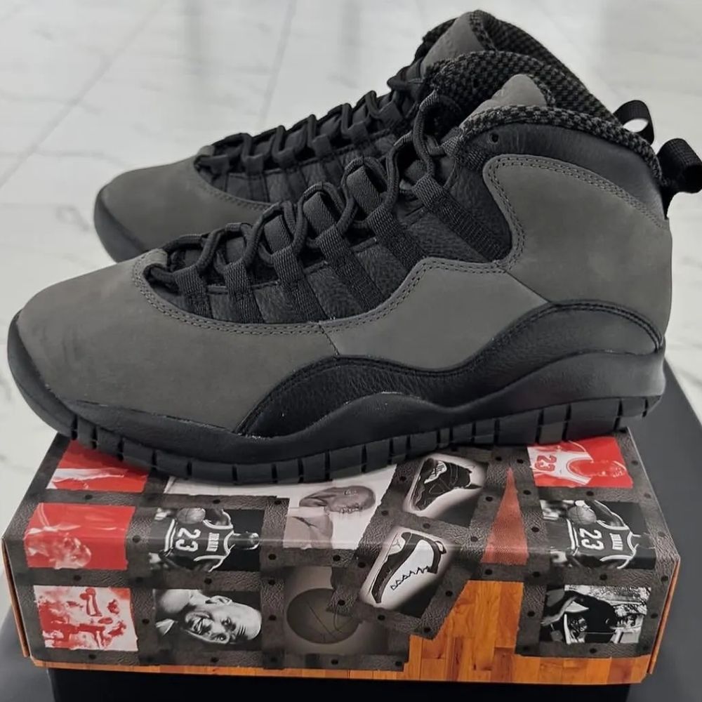 Shadow - Air Jordan 10 Retro 2025 - product image from the listing.