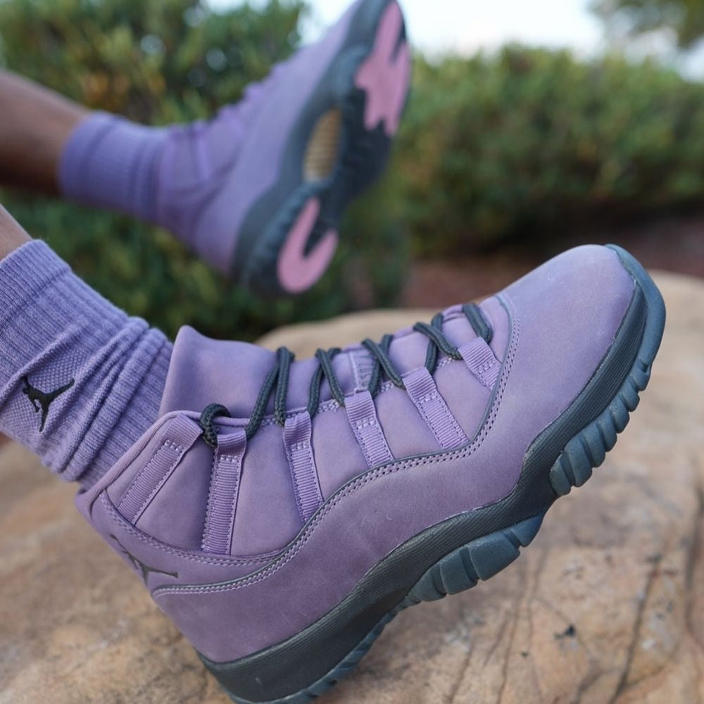 Mojave - Air Jordan 11 Retro - product image from the listing.