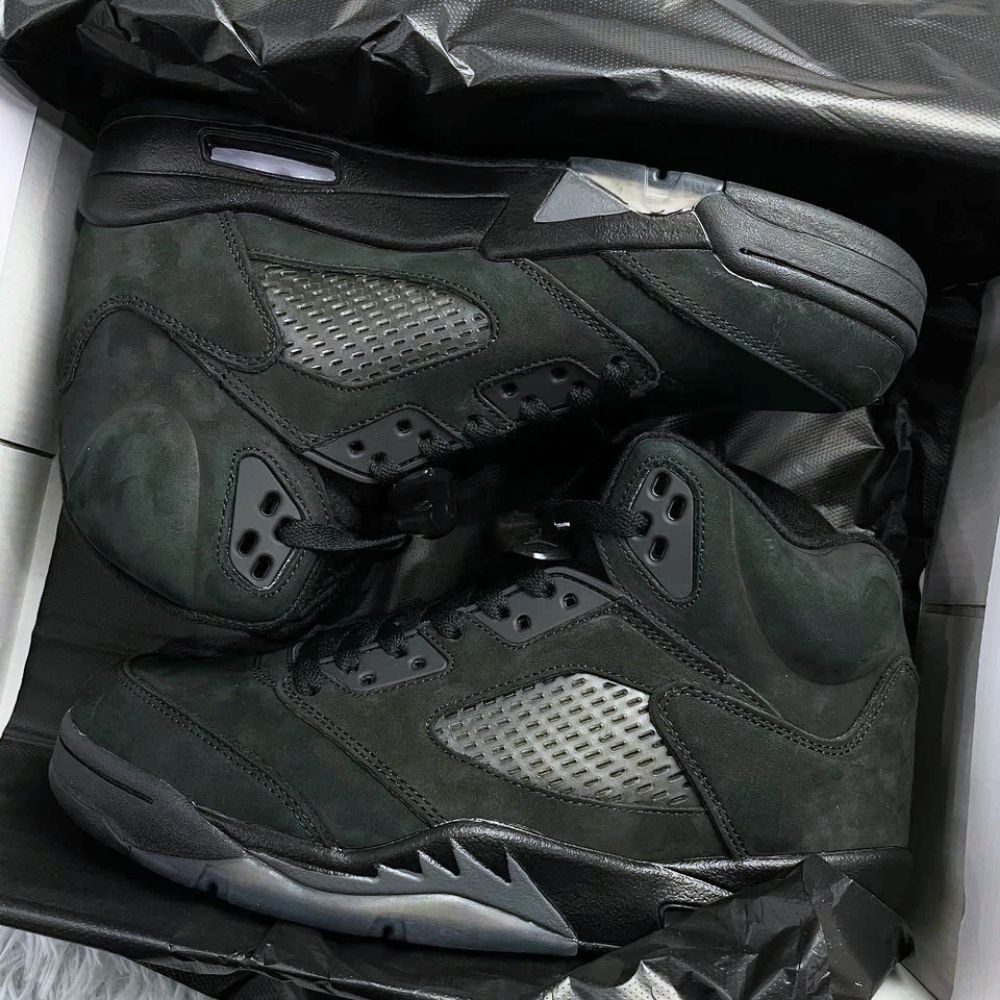 Black Cat Anthracite - Air Jordan 5 - product image from the listing.