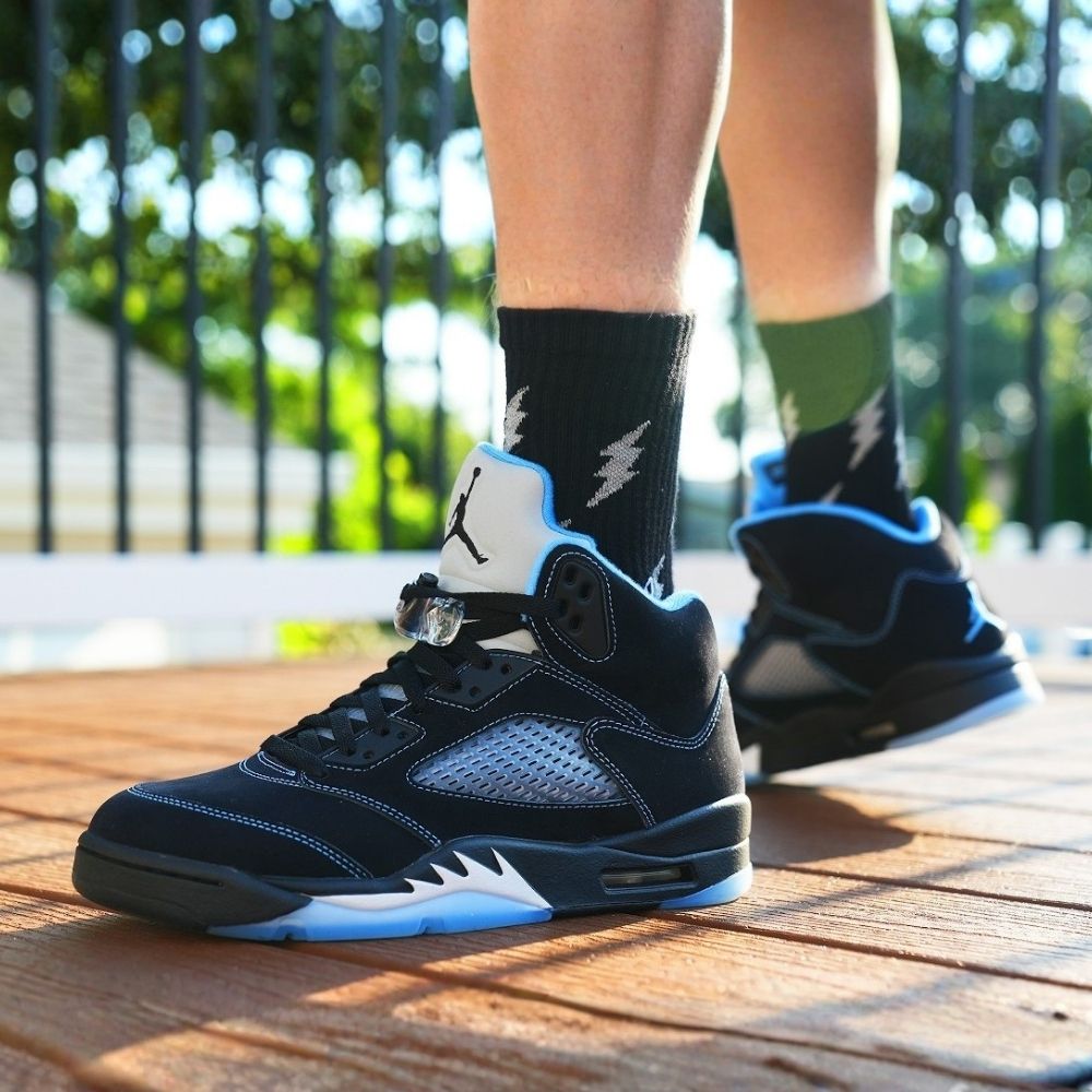 Air Jordan 5 Retro in Black University Blue - product image from the listing.