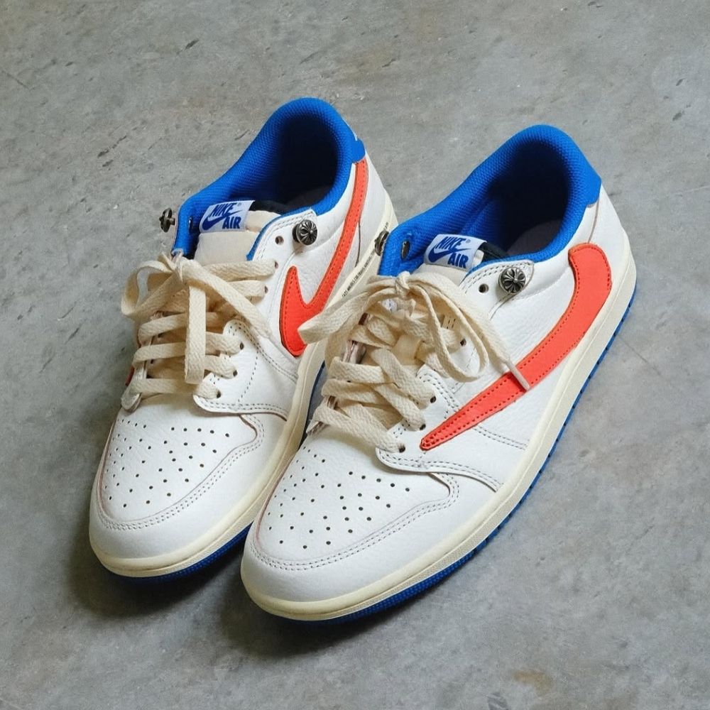 x Travis Scott x Chrome Hearts Knicks - Air Jordan 1 Low - product image from the listing.