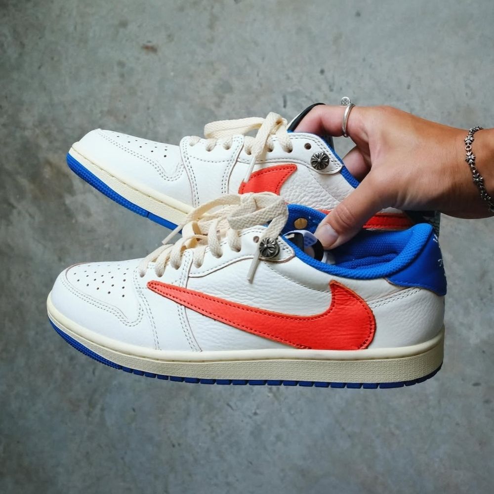 x Travis Scott x Chrome Hearts Knicks - Air Jordan 1 Low - product image from the listing.