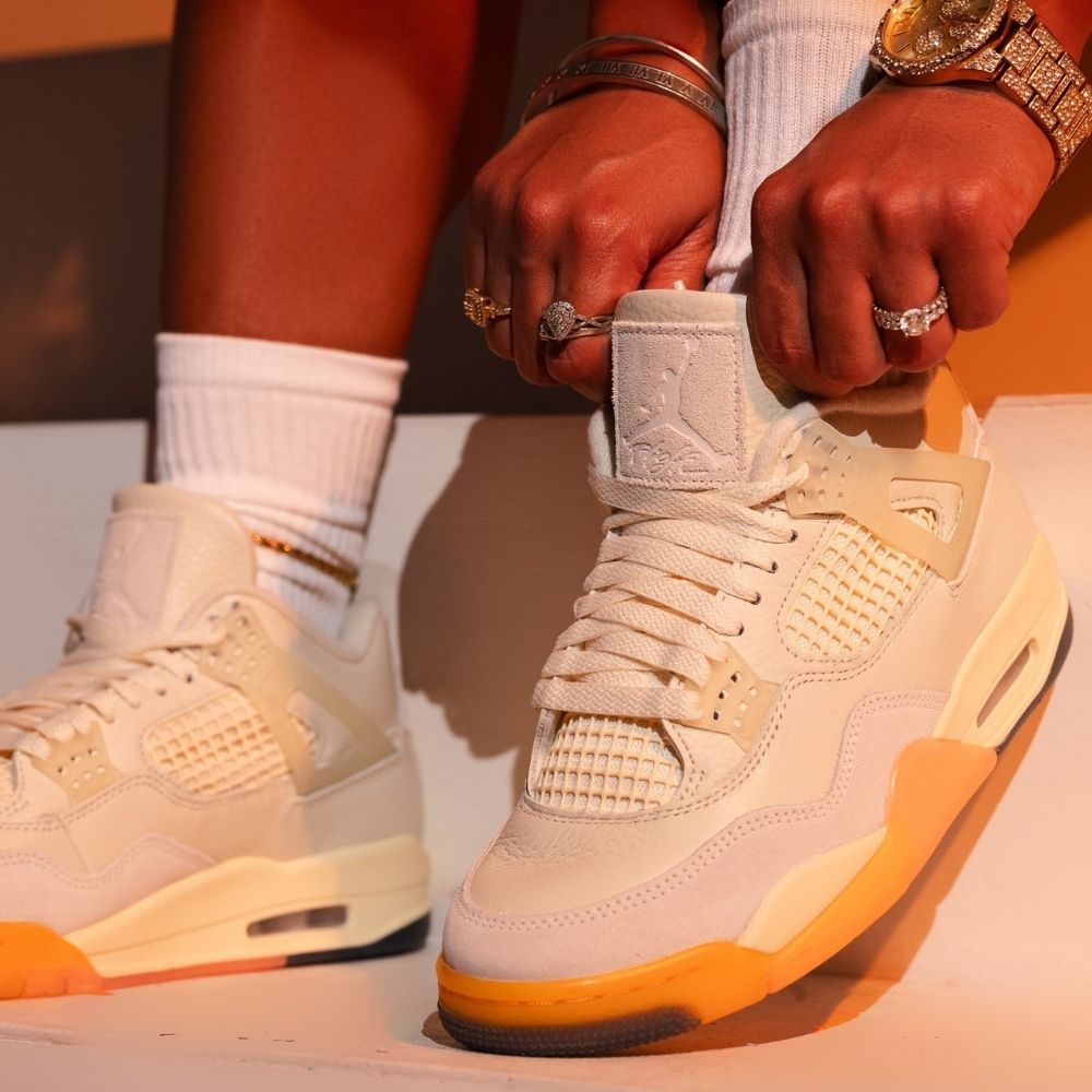 Birds of Paradise - Air Jordan 4 - product image from the listing.