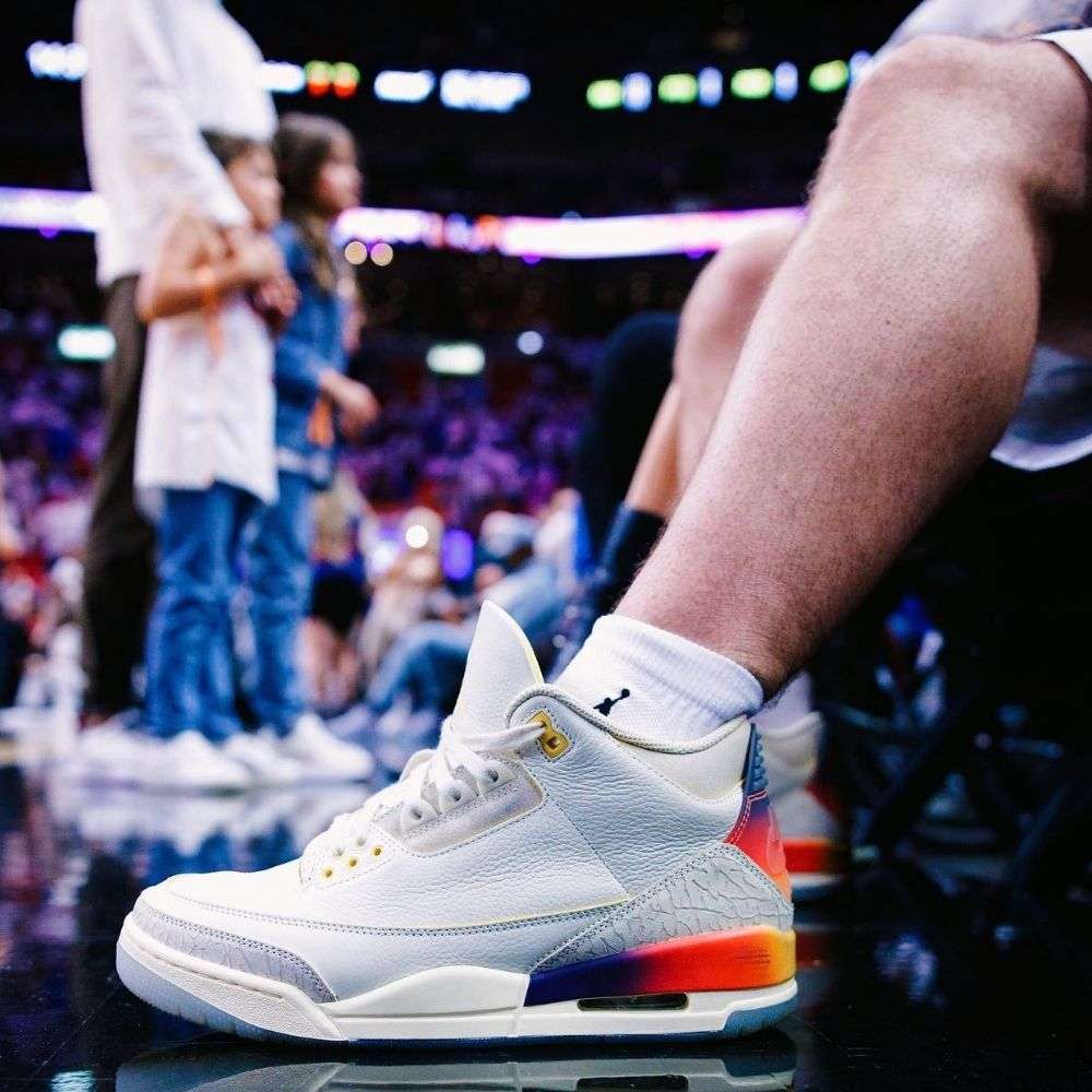 x J Balvin Sunset - Air Jordan 3 - product image from the listing.