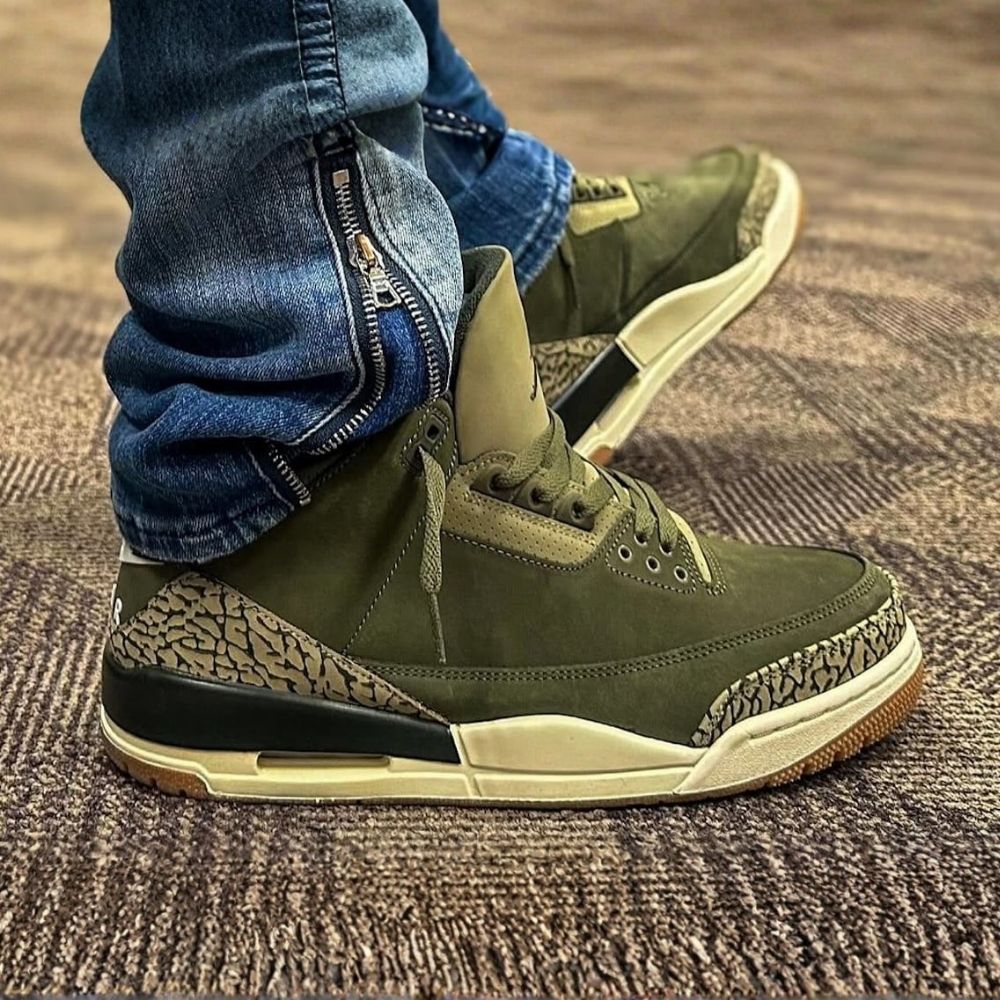 Air Jordan 3 Retro Family Affair Medium in Olive - product image from the listing.