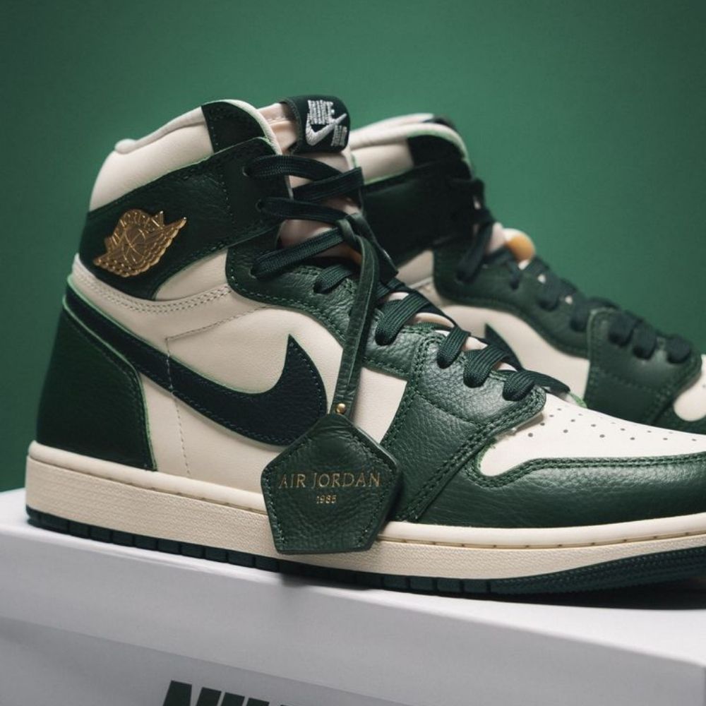 Air Jordan1 High Retro Fir in Green - product image from the listing.
